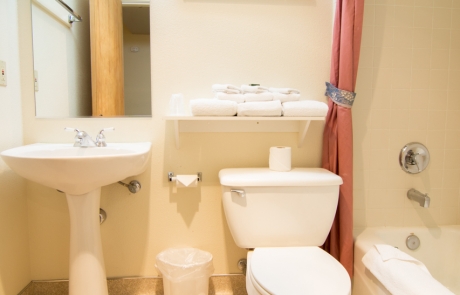 Cedar Lodge Bathroom